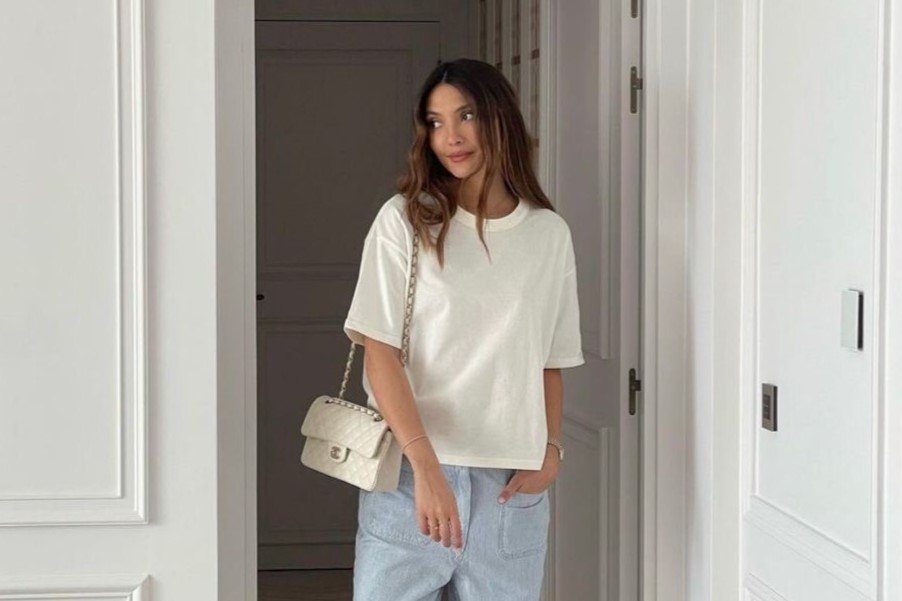 A white t-shirt